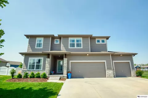 10556 S 111th St, Papillion, NE 68046