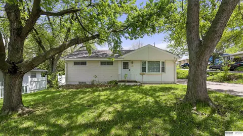 5101 N 49th St, Omaha, NE 68104