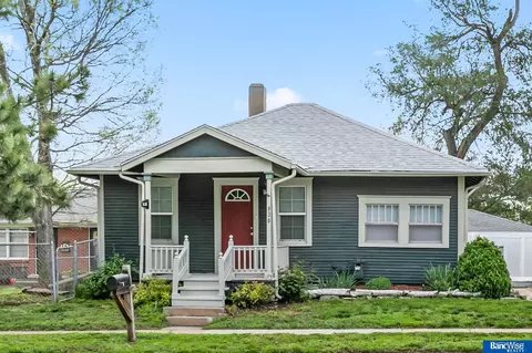 930 N 33 St, Lincoln, NE 68503