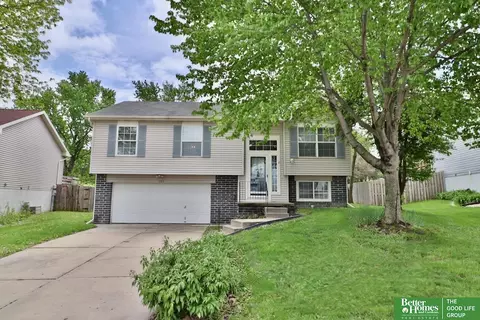 3205 Blackhawk Dr, Bellevue, NE 68123
