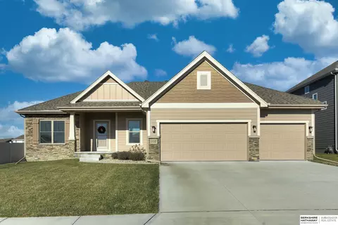 17182 Summit St, Bennington, NE 68007