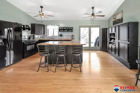 706 Schooner Ct, Hickman, NE 68372