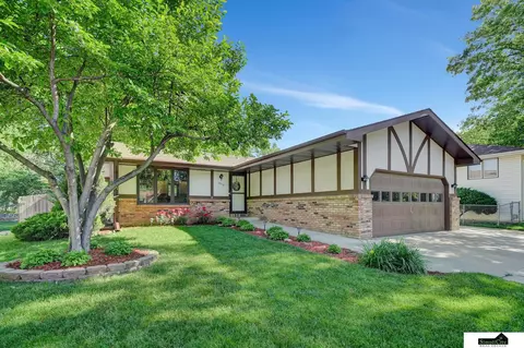 5910 Skylark Ln, Lincoln, NE 68516