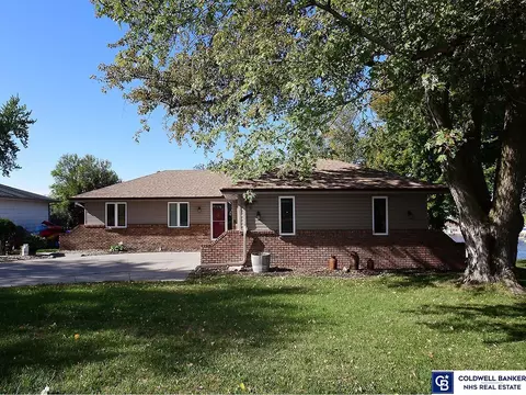 228 Shorewood Ln, Waterloo, NE 68069