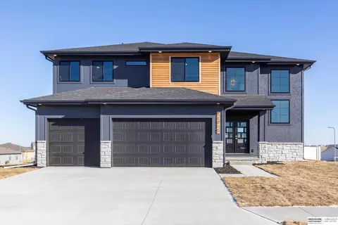 11715 S 123rd Ave, Papillion, NE 68046
