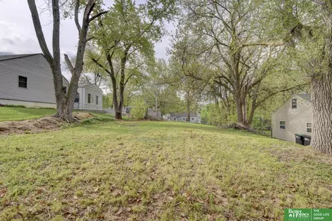 6611 Charles St, Omaha, NE 68132