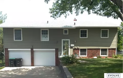 9484 Weir St, Omaha, NE 68127