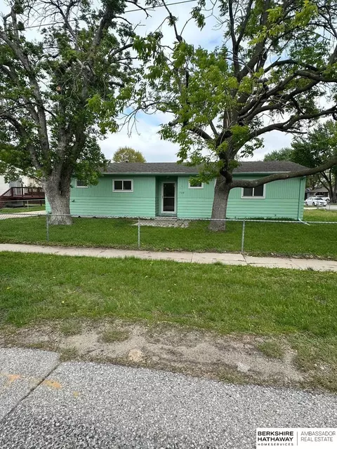 710 Q Ave, Carter Lake, IA 51510