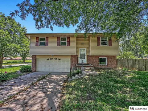2604 Austin Dr, Lincoln, NE 68506