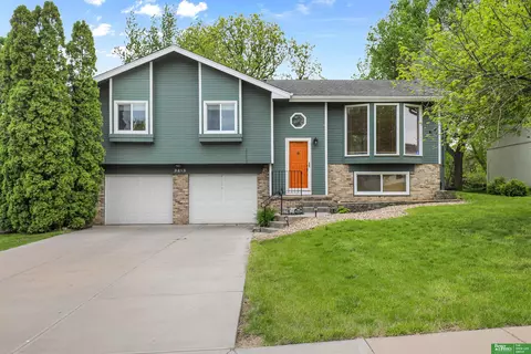 3213 Blackhawk Dr, Bellevue, NE 68123