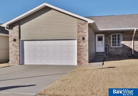 7325 S 16th St, Lincoln, NE 68512