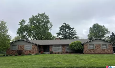10274 Larimore Ave, Omaha, NE 68134
