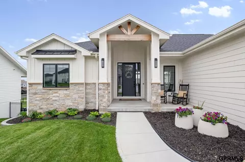 12116 S 207th St, Gretna, NE 68028