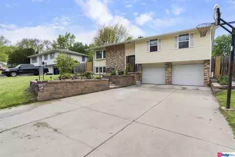 606 N 3rd St, Bellevue, NE 68005