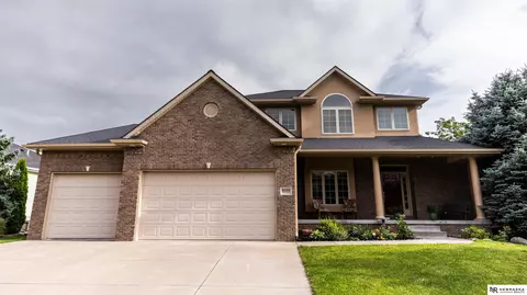 8009 Nob Hill Rd, Lincoln, NE 68516