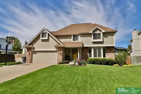 904 Joseph Dr, Papillion, NE 68046