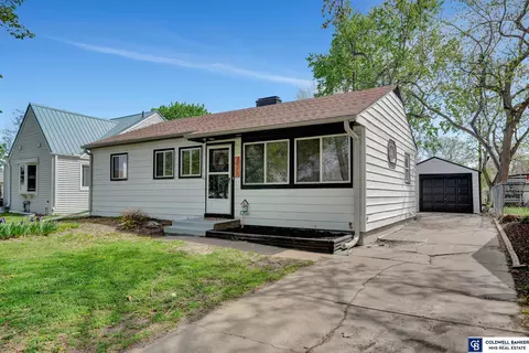4529 Gladstone St, Lincoln, NE 68504