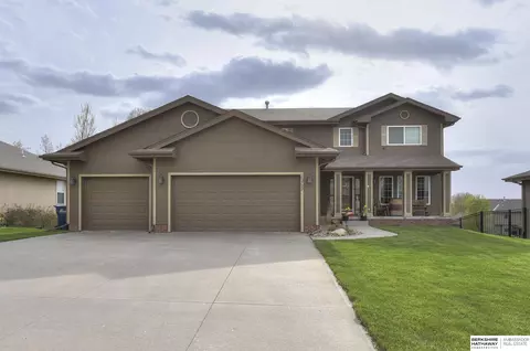 13702 S 43rd St, Bellevue, NE 68123