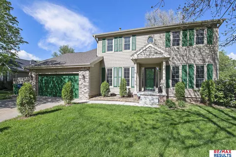 2006 Dana Ln, Papillion, NE 68133