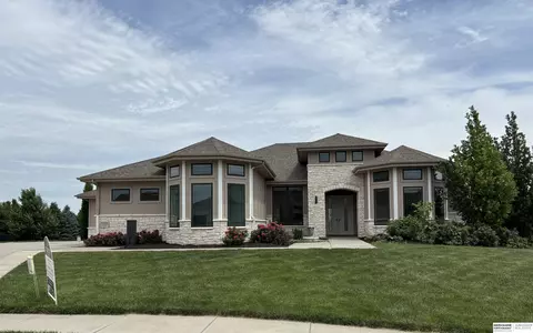 12054 Carpenter St, Papillion, NE 68046