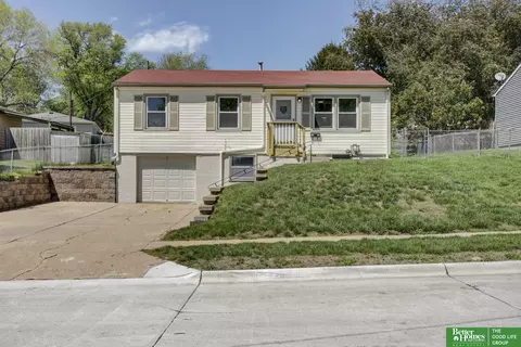 7324 Lillian Ave, La Vista, NE 68128