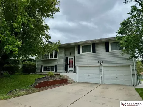 4110 Paxton Cir, Lincoln, NE 68521