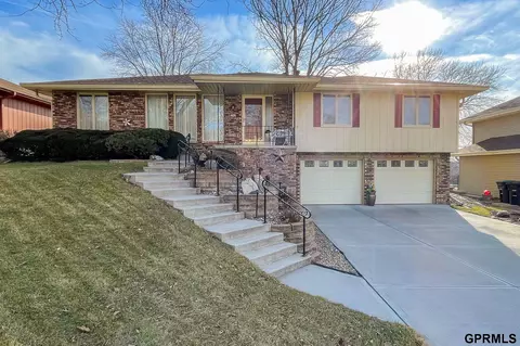 15011 Arbor St, Omaha, NE 68144