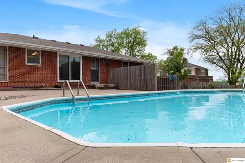 6840 Dodge St, Omaha, NE 68132