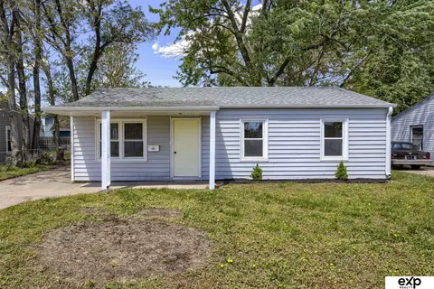 1014 Hiatt St, Carter Lake, IA 51510
