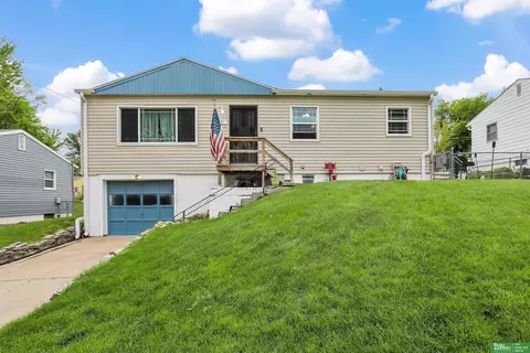 801 W 31st Ave, Bellevue, NE 68005