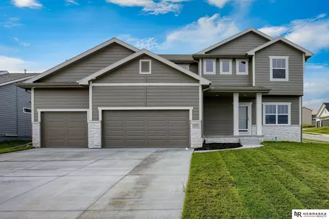 11025 Bearcreek Dr, Papillion, NE 68046