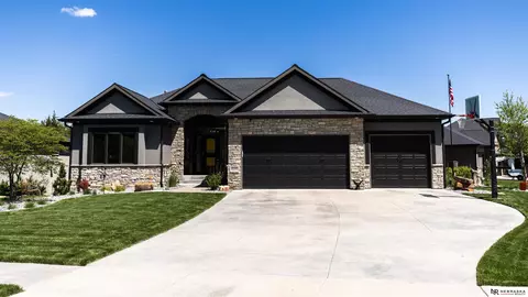 8540 Look Out Ln, Lincoln, NE 68526