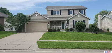 7233 Canyon Rd, Lincoln, NE 68516
