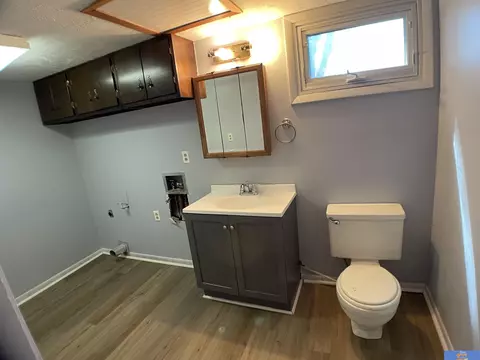 Bath - 935 N 20th St, Beatrice, NE 68310 photo 4 of 4