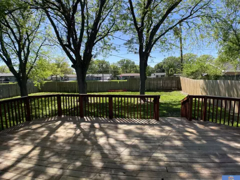 Exterior - 935 N 20th St, Beatrice, NE 68310 photo 2 of 4