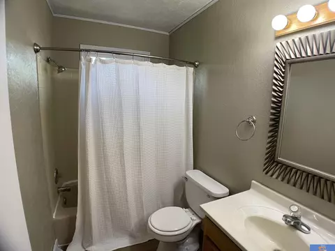 Bath - 935 N 20th St, Beatrice, NE 68310 photo 2 of 4