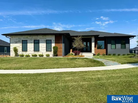 10032 Crystal Water Bay Bay, Lincoln, NE 68527
