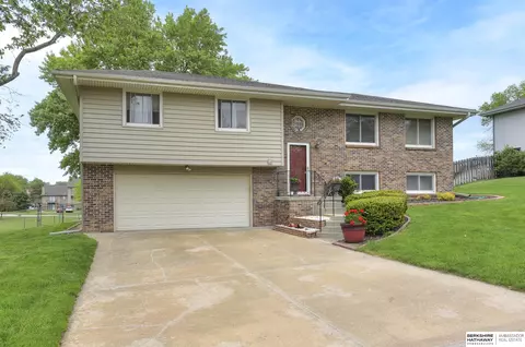 12074 Seward Cir, Omaha, NE 68154