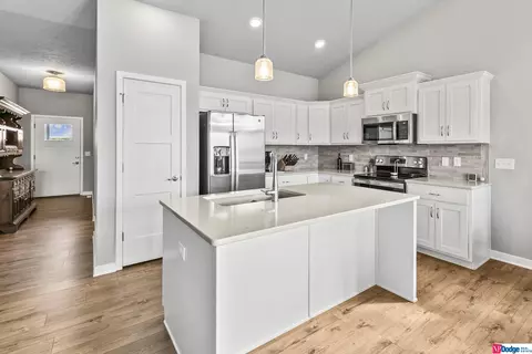 11225 King St, Omaha, NE 68142
