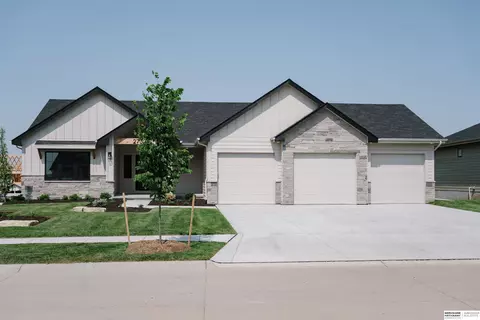 17014 Cora St, Bennington, NE 68007