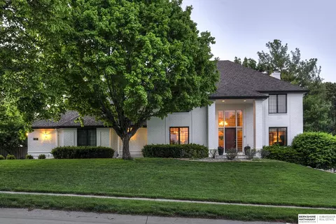 15932 Burt St, Omaha, NE 68118
