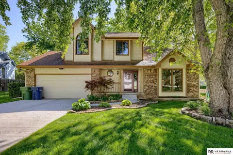 105 Merwood St, Bellevue, NE 68005