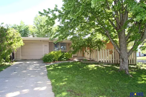 7510 Steinway Rd, Lincoln, NE 68505