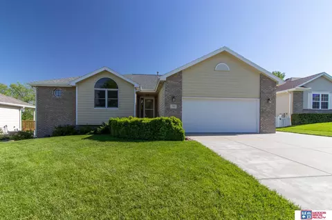 7921 Yellow Knife Dr, Lincoln, NE 68505
