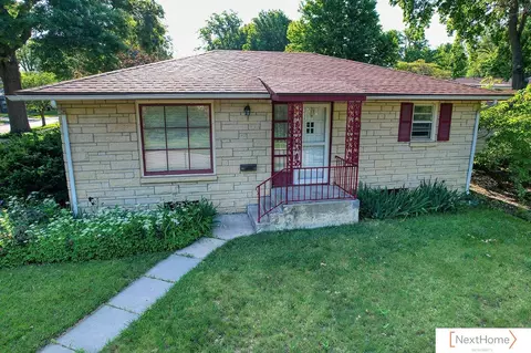 400 Frost Dr, Lincoln, NE 68510