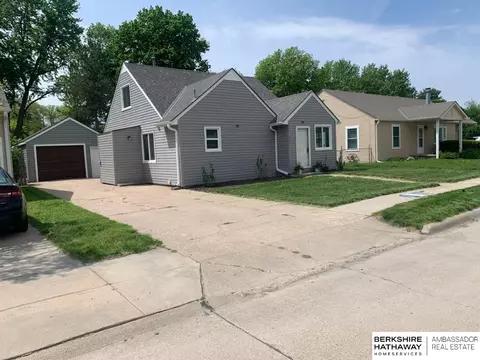 329 W Gardiner St, Valley, NE 68064