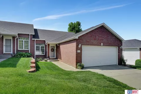 2835 Porter Ridge Rd, Lincoln, NE 68516