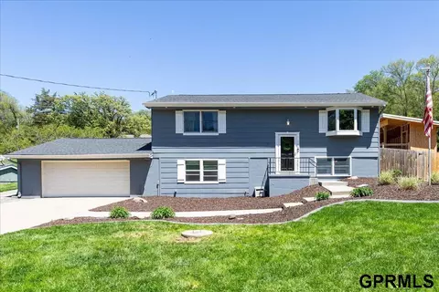 175 Parkwood Dr, Council Bluffs, IA 51503