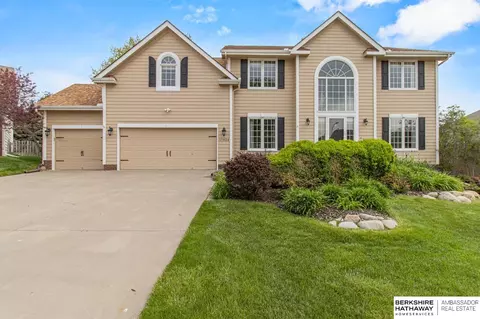 17824 Washington Cir, Omaha, NE 68135