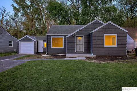 3433 Martin St, Omaha, NE 68112